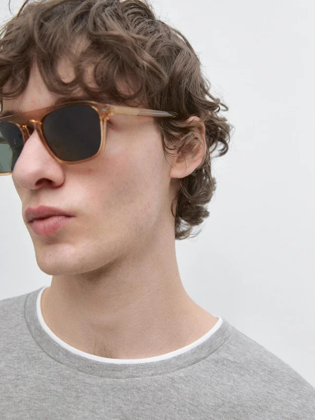 100% katoen T-shirt met contrasterende details 100% katoen T-shirt met contrasterende details