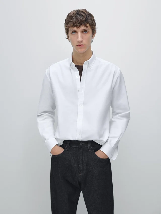 100% katoenen Oxford-overhemd met normale pasvorm 100% katoenen Oxford-overhemd met normale pasvorm