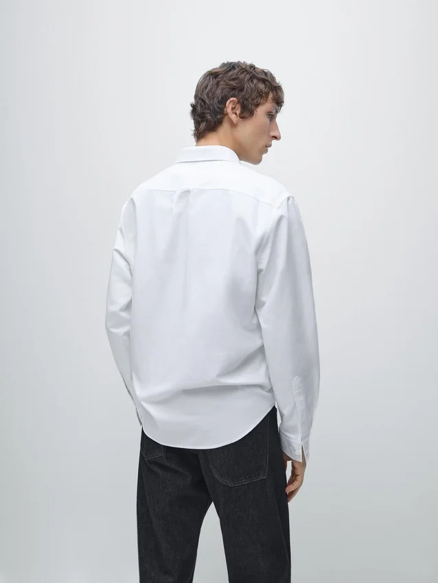 100% katoenen Oxford-overhemd met normale pasvorm 100% katoenen Oxford-overhemd met normale pasvorm