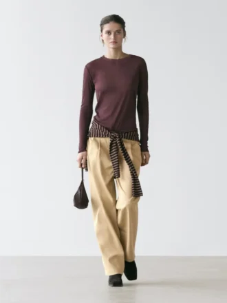 100% katoenen, semi-transparant T-shirt met kraagdetail