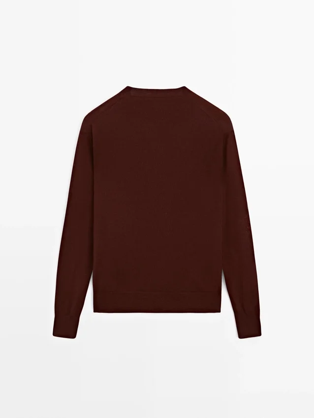 100% wollen fijn gebreide trui met ronde hals 100% wollen fijn gebreide trui met ronde hals