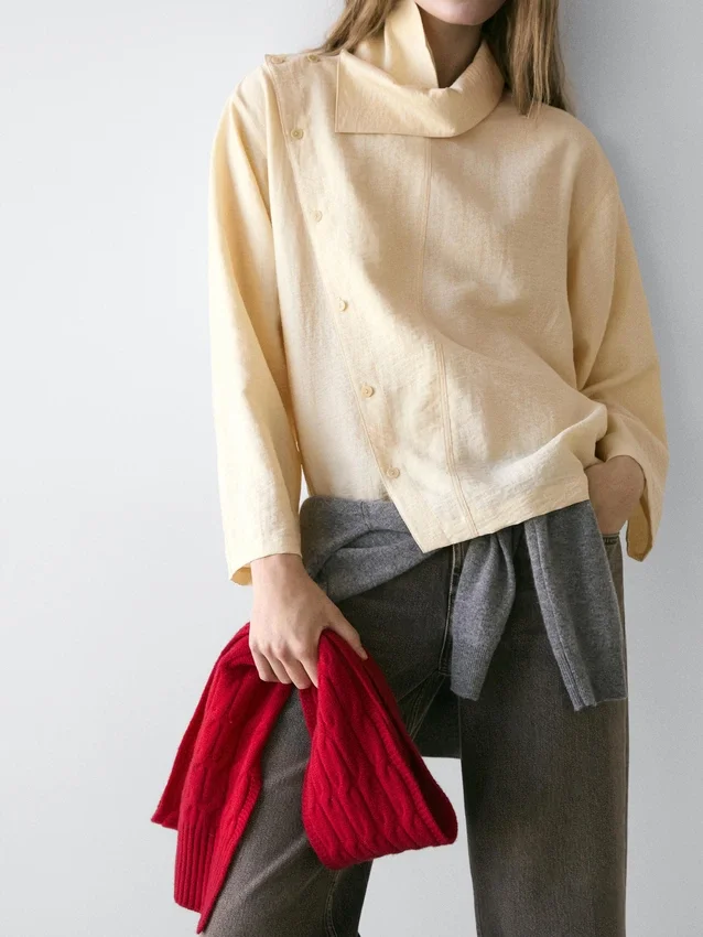 Asymmetrisch overhemd met knopen Asymmetrisch overhemd met knopen