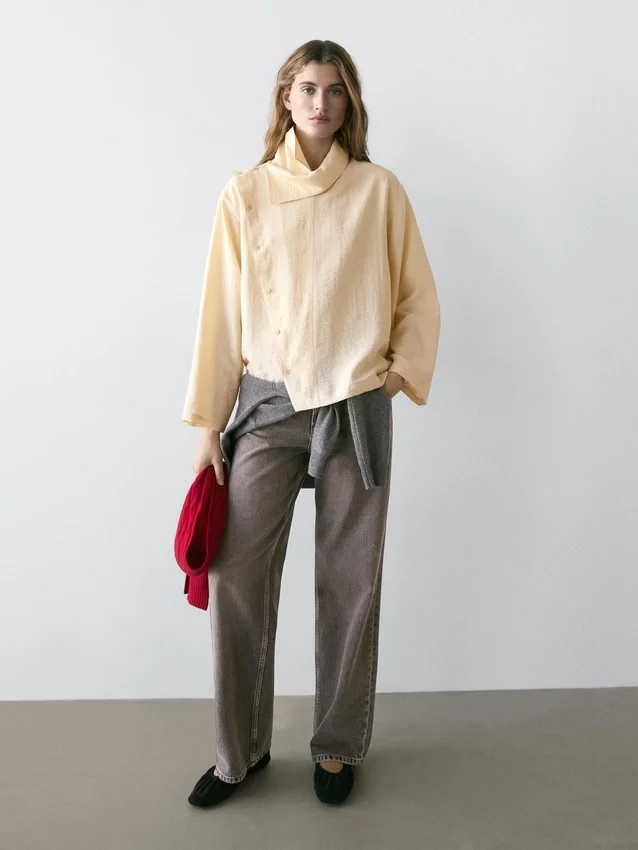 Asymmetrisch overhemd met knopen Asymmetrisch overhemd met knopen