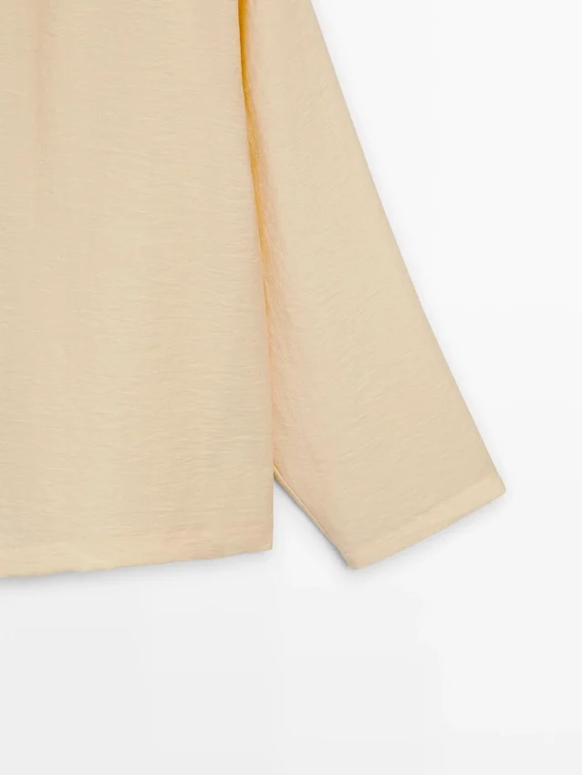 Asymmetrisch overhemd met knopen Asymmetrisch overhemd met knopen