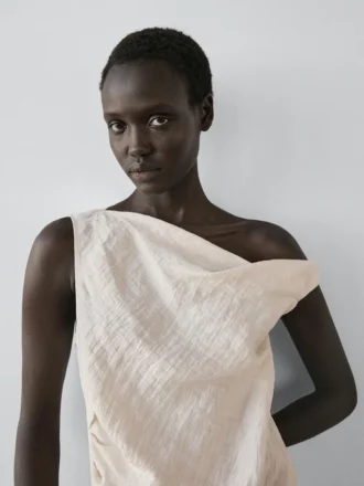 Asymmetrische top met knoopdetail