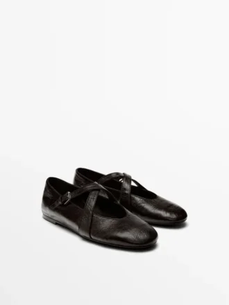 Ballerina’s met gekruiste bandjes en gesp