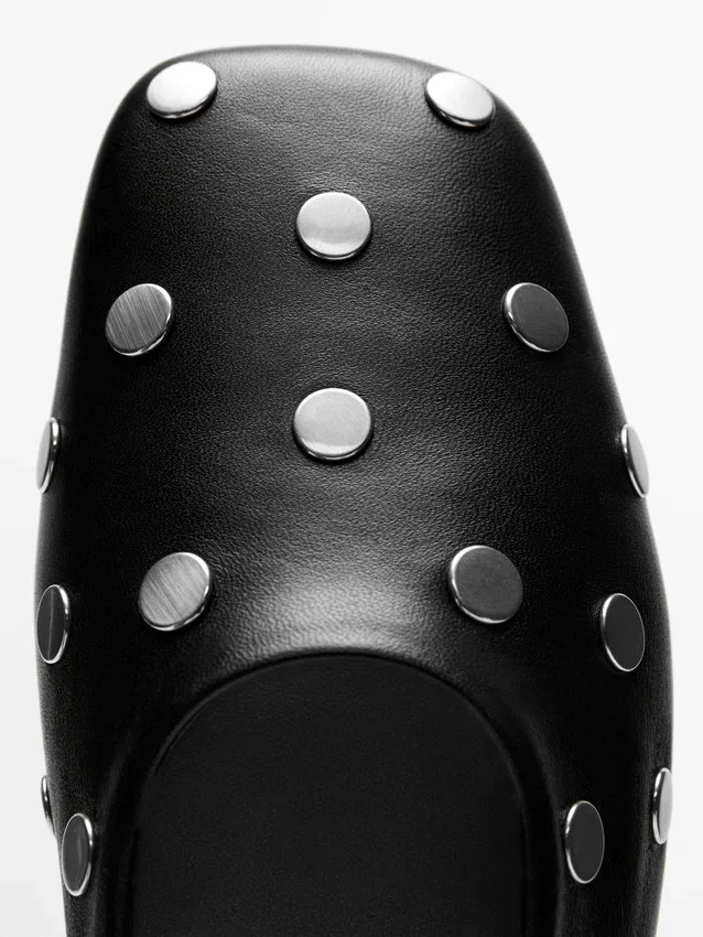 Ballerina’s met studs en vierkante neus Ballerina’s met studs en vierkante neus