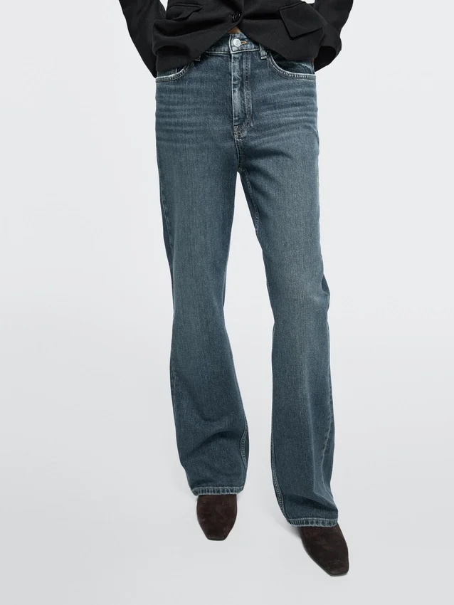 Boot-cut jeans met hoge taille Boot-cut jeans met hoge taille