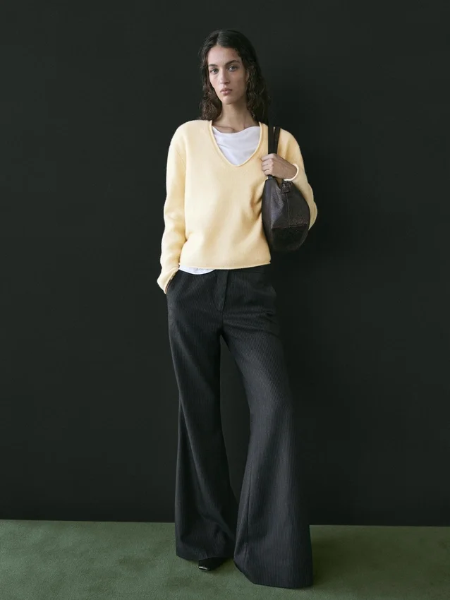 Broek met uitlopende pijpen en krijtstreep Broek met uitlopende pijpen en krijtstreep