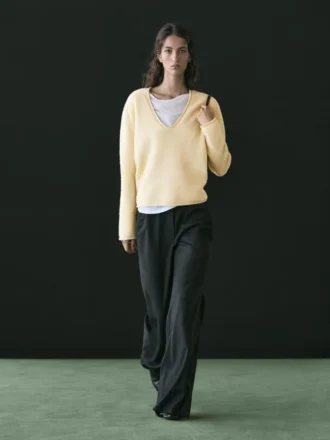 Broek met uitlopende pijpen en krijtstreep