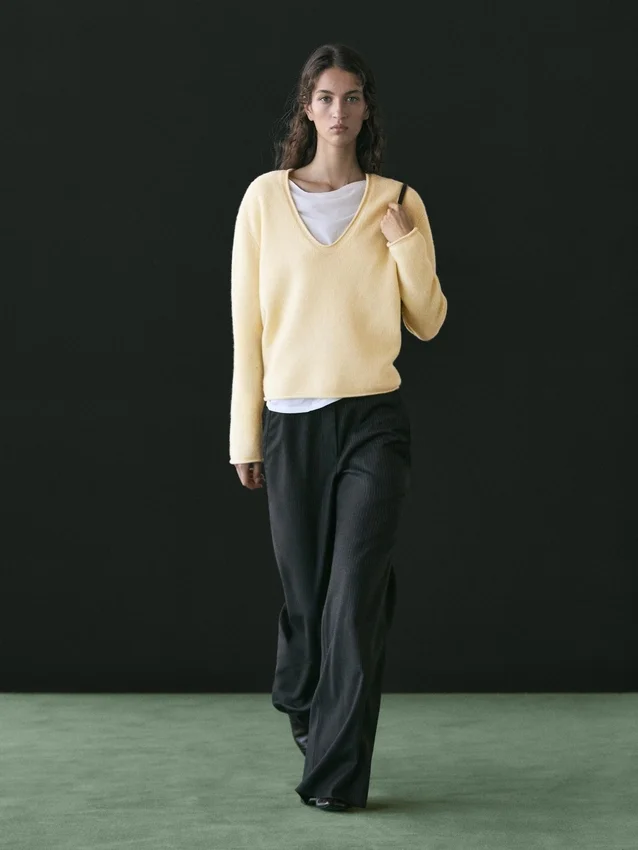 Broek met uitlopende pijpen en krijtstreep Broek met uitlopende pijpen en krijtstreep