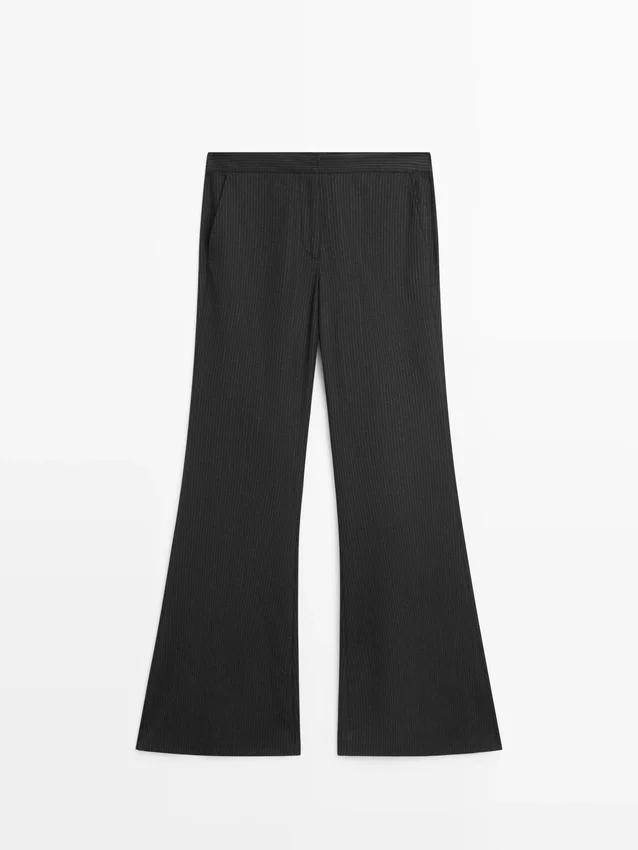 Broek met uitlopende pijpen en krijtstreep Broek met uitlopende pijpen en krijtstreep