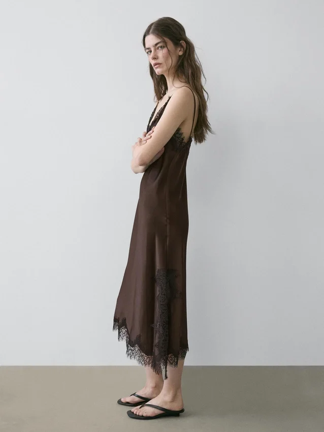 Camisole-jurk met kanten details Camisole-jurk met kanten details