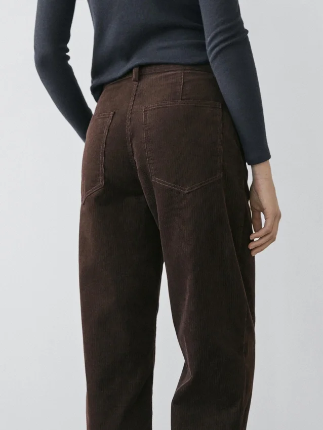 Corduroybroek met barrel-pasvorm Corduroybroek met barrel-pasvorm