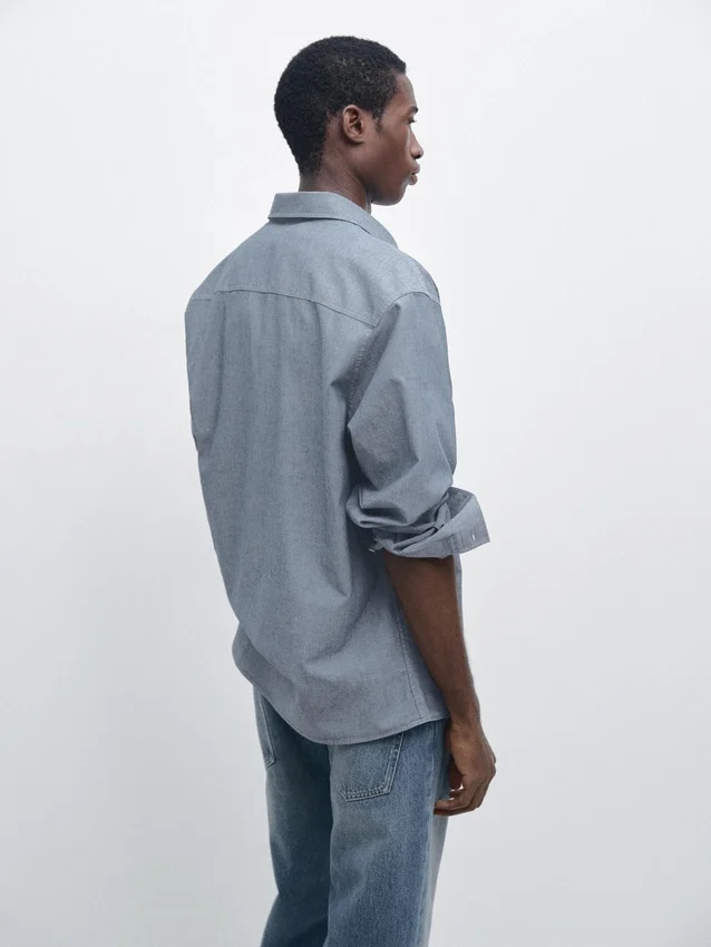 Denim overhemd met normale pasvorm en zakdetails Denim overhemd met normale pasvorm en zakdetails