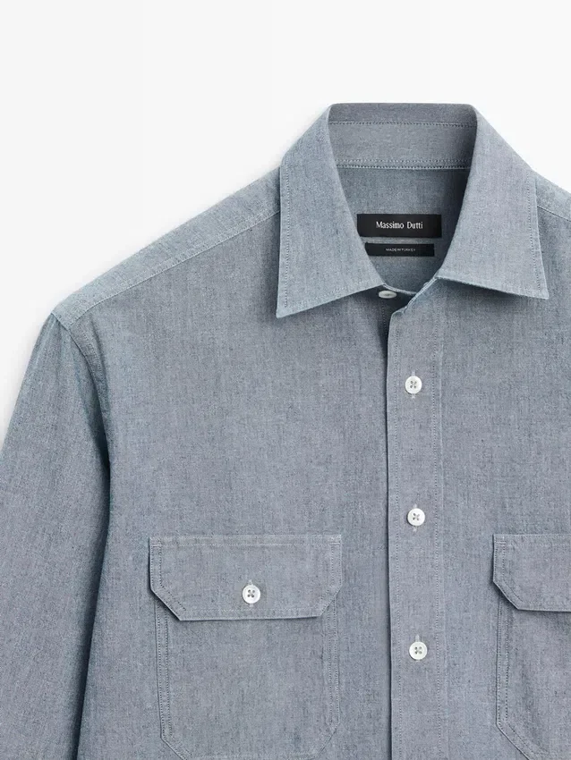 Denim overhemd met normale pasvorm en zakdetails Denim overhemd met normale pasvorm en zakdetails