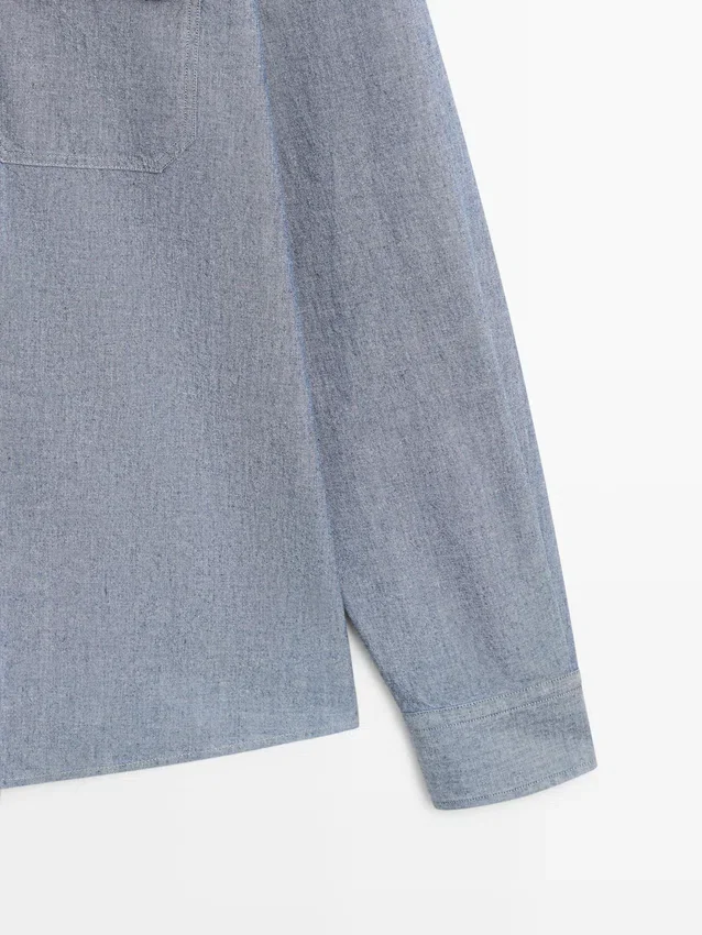 Denim overhemd met normale pasvorm en zakdetails Denim overhemd met normale pasvorm en zakdetails