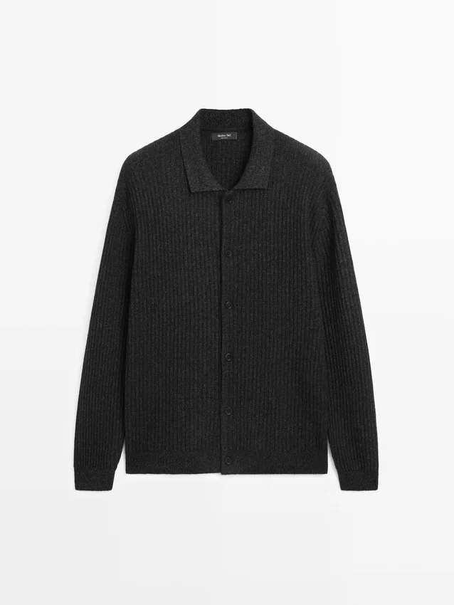 Gebreid vesttrui van katoen- en wolmix met knopen Gebreid vesttrui van katoen- en wolmix met knopen