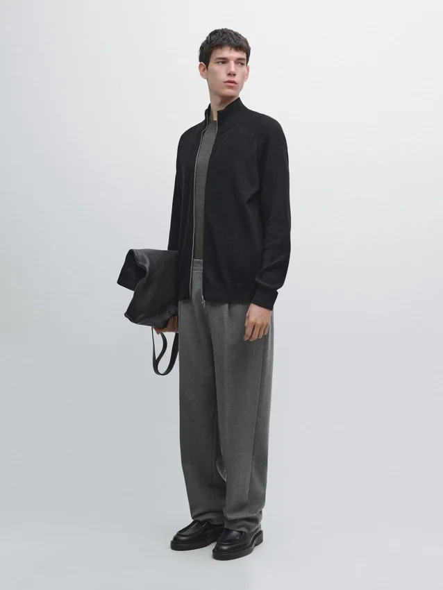 Gebreid vesttrui van katoenmix met raglanmouwen Gebreid vesttrui van katoenmix met raglanmouwen