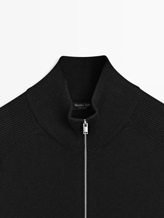 Gebreid vesttrui van katoenmix met raglanmouwen Gebreid vesttrui van katoenmix met raglanmouwen