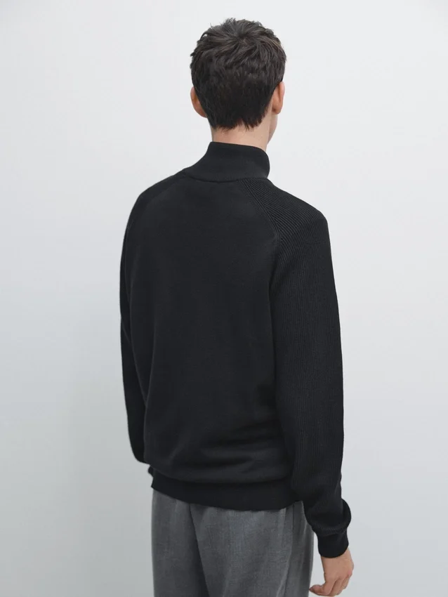 Gebreid vesttrui van katoenmix met raglanmouwen Gebreid vesttrui van katoenmix met raglanmouwen