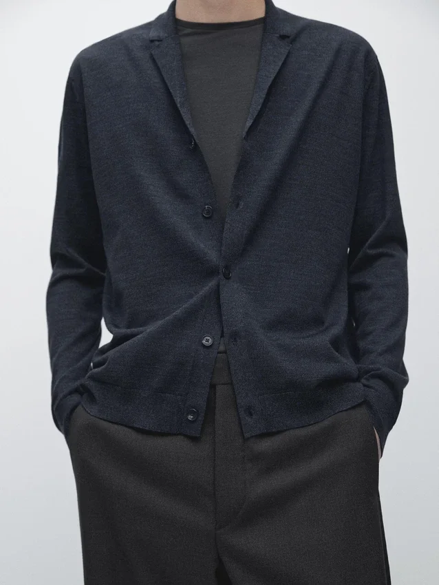 Gebreid vesttrui van wolmix met reverskraag Gebreid vesttrui van wolmix met reverskraag