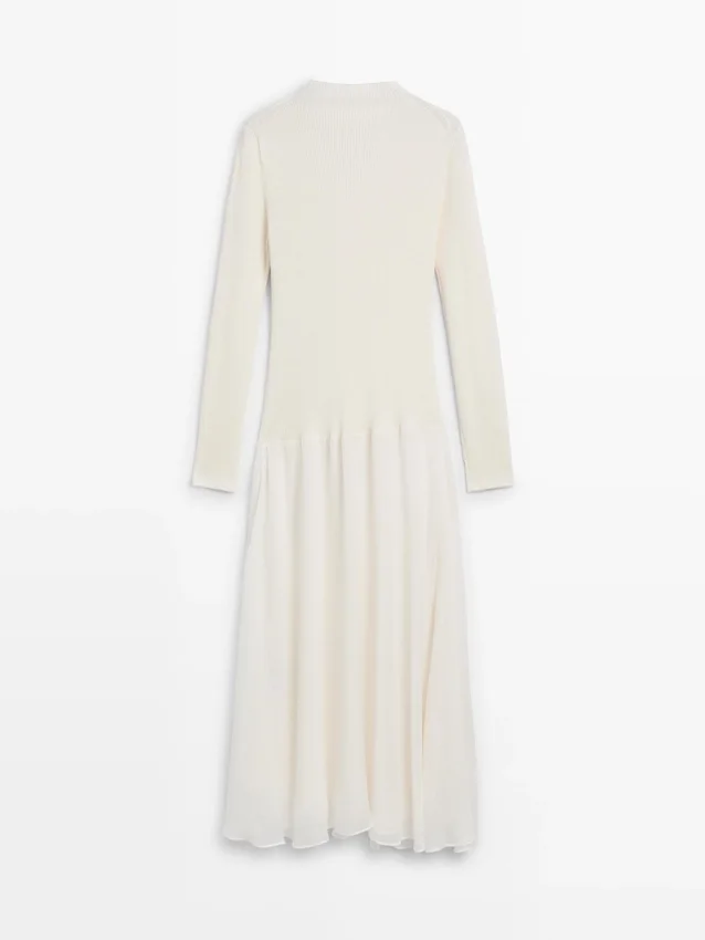 Gebreide jurk met bijpassende details Gebreide jurk met bijpassende details
