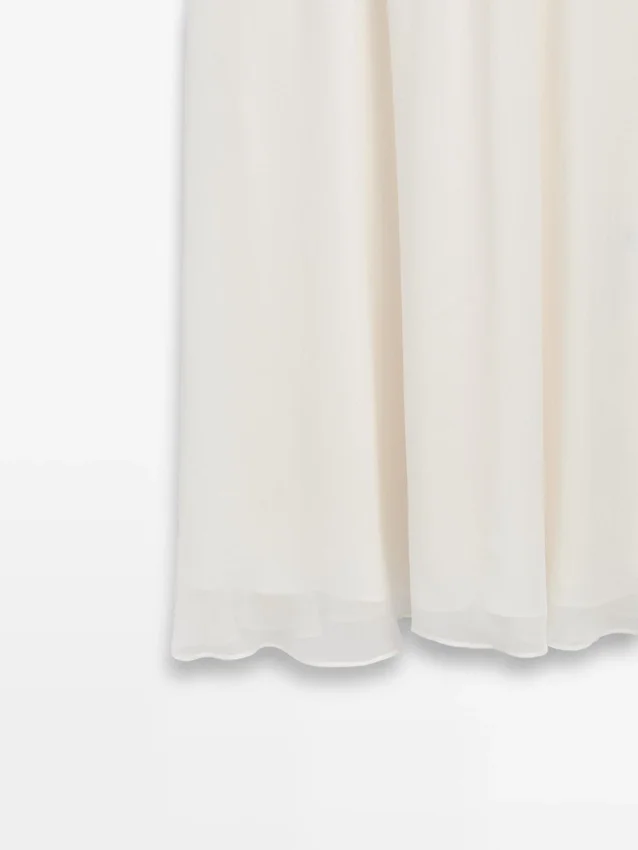 Gebreide jurk met bijpassende details Gebreide jurk met bijpassende details