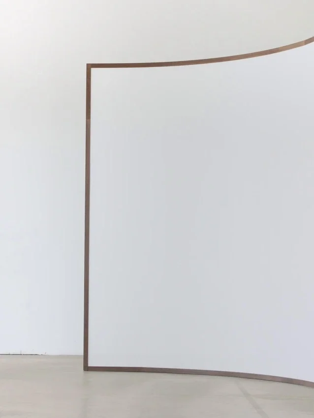 Gebreide jurk met bijpassende details Gebreide jurk met bijpassende details