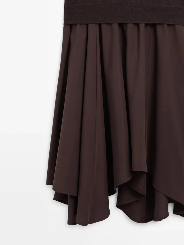 Gebreide jurk van wolmix met contrasterende details Gebreide jurk van wolmix met contrasterende details