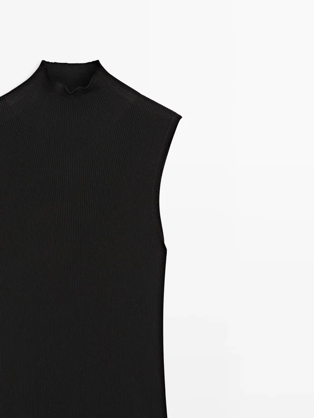 Gebreide midi-jurk met contrasterende details Gebreide midi-jurk met contrasterende details