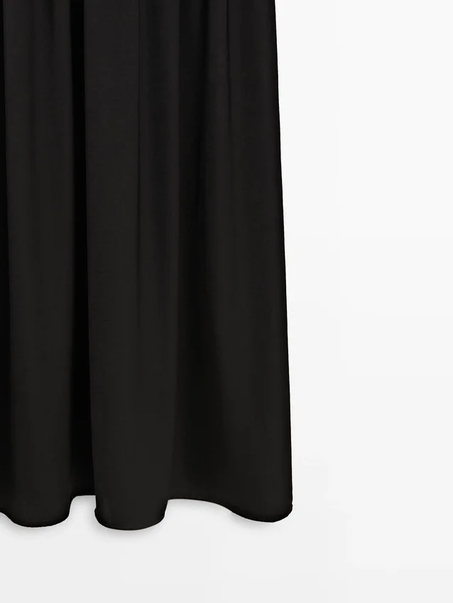 Gebreide midi-jurk met contrasterende details Gebreide midi-jurk met contrasterende details