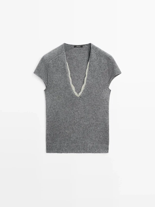 Gebreide trui met korte mouwen en kant Gebreide trui met korte mouwen en kant