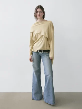 Gebreide trui met sjaaldetail