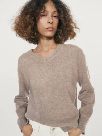 Gebreide trui met V-hals en elleboogstukken