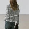 Gestreepte gebreide trui met detail op de mouwen