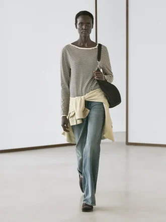 Gestreepte gebreide trui met lange mouwen