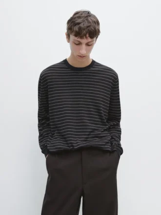 Gestreepte gebreide trui met lange mouwen
