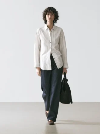 Gestreepte soepelvallende overhemd