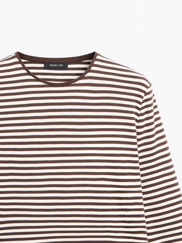 Gestrept T-shirt met lange mouwen en contrasterende details Gestrept T-shirt met lange mouwen en contrasterende details