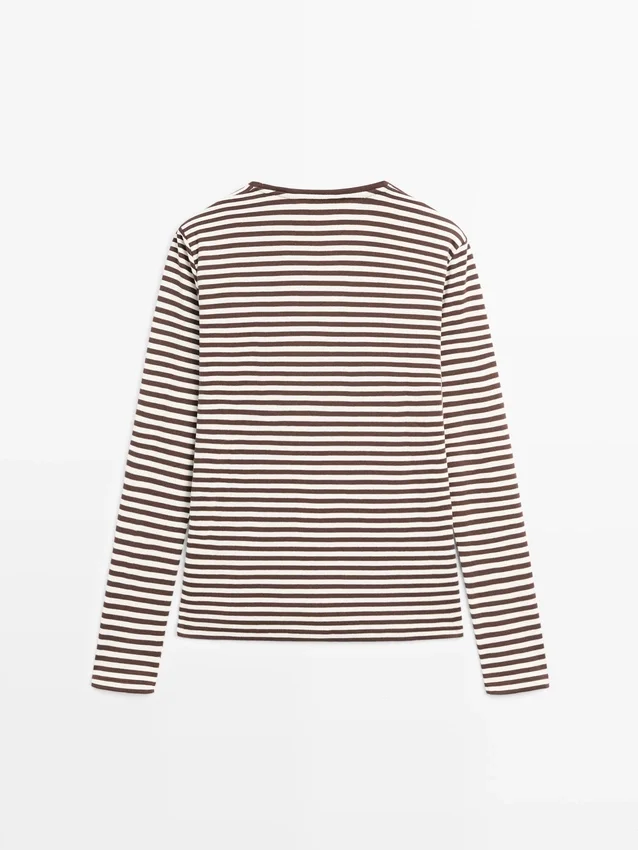 Gestrept T-shirt met lange mouwen en contrasterende details Gestrept T-shirt met lange mouwen en contrasterende details