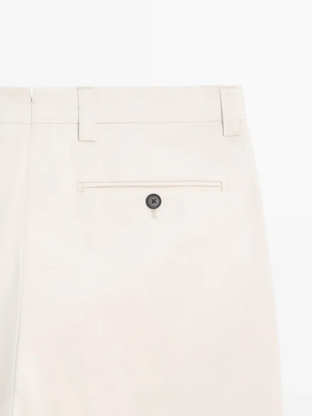 Getailleerde broek met rechte pijpen Getailleerde broek met rechte pijpen