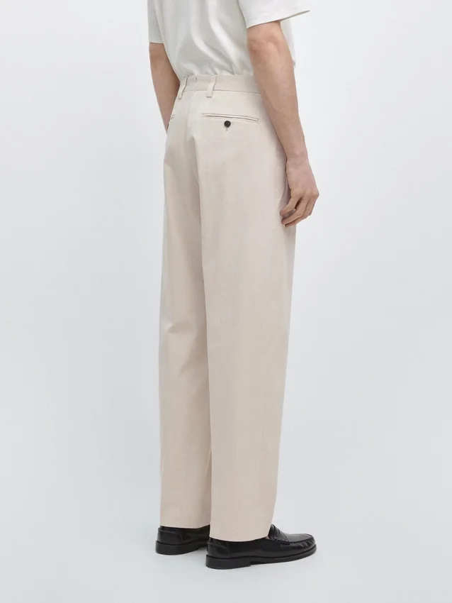 Getailleerde broek met rechte pijpen Getailleerde broek met rechte pijpen