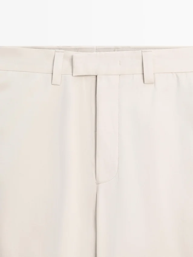 Getailleerde broek met rechte pijpen Getailleerde broek met rechte pijpen