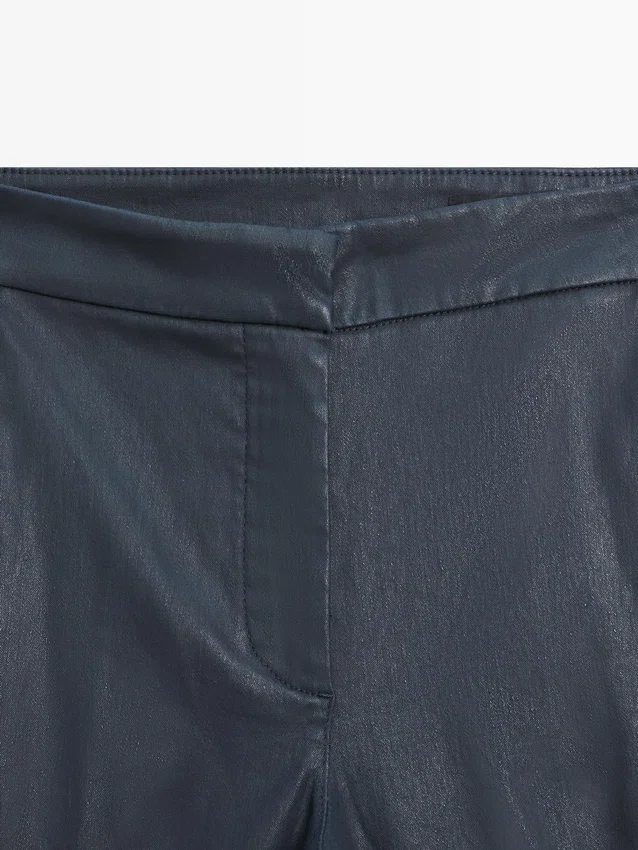 Gewaxt broek met uitlopende pijpen Gewaxt broek met uitlopende pijpen