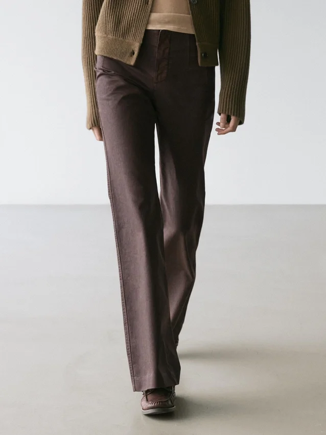Gewaxt broek met uitlopende pijpen Gewaxt broek met uitlopende pijpen