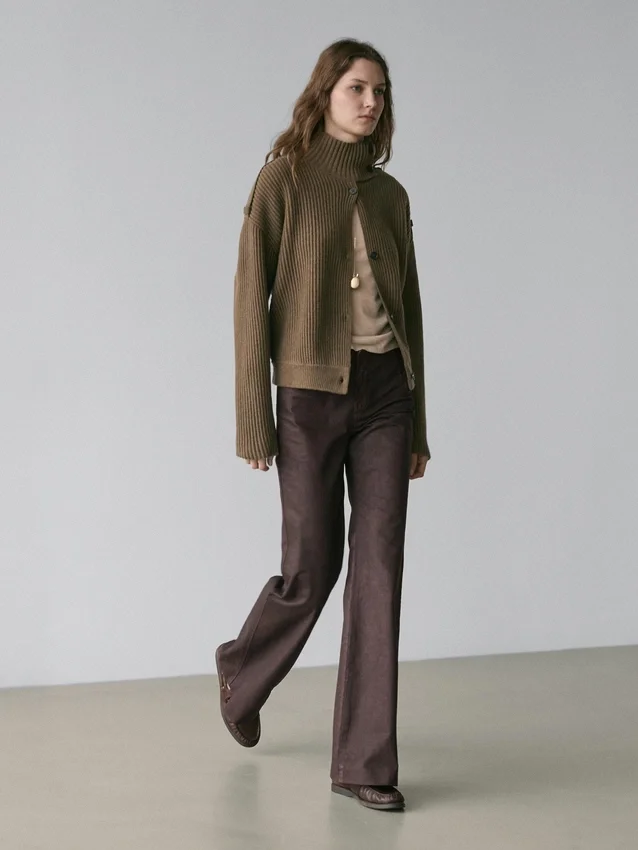 Gewaxt broek met uitlopende pijpen Gewaxt broek met uitlopende pijpen