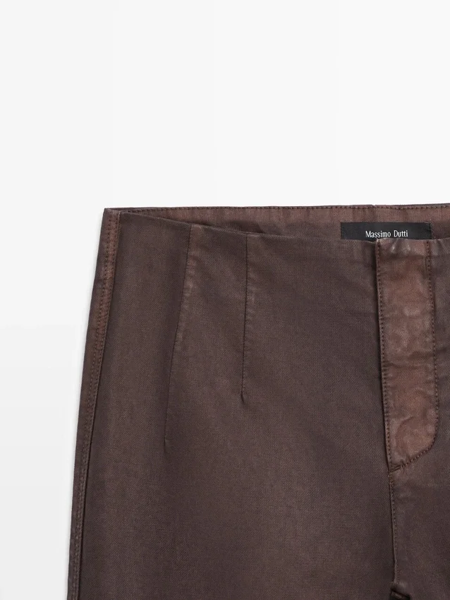 Gewaxt broek met uitlopende pijpen Gewaxt broek met uitlopende pijpen