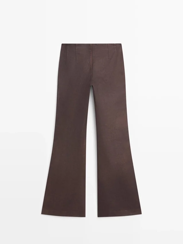 Gewaxt broek met uitlopende pijpen Gewaxt broek met uitlopende pijpen