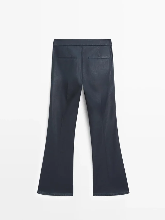 Gewaxt broek met uitlopende pijpen Gewaxt broek met uitlopende pijpen